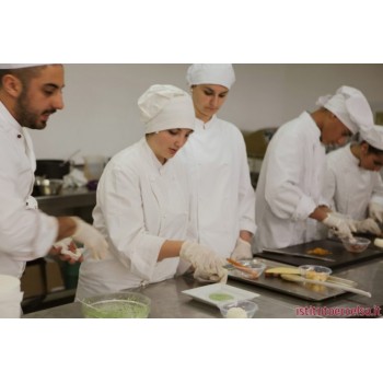 Gli alunni dell’IPSSAR “Manlio Rossi Doria” di Mirabella Eclano (AV) a scuola di cucina